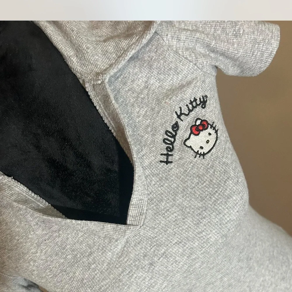 Hello Kitty Gray Ribbed Top - Picture 2 of 4